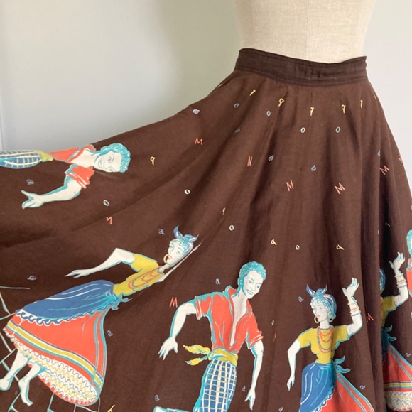 1950s Cotton Circle Skirt with Momba Print Border - Picture 6 of 9